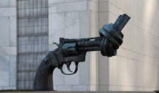 Non-Violence, a bronze sculpture by Swedish artist Carl Fredrik Reuterswärd of an oversized revolver with a knotted barrel and the muzzle pointing upwards