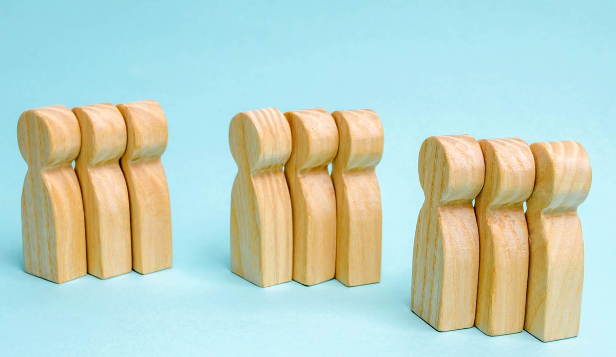 Figures made of wood in three groups